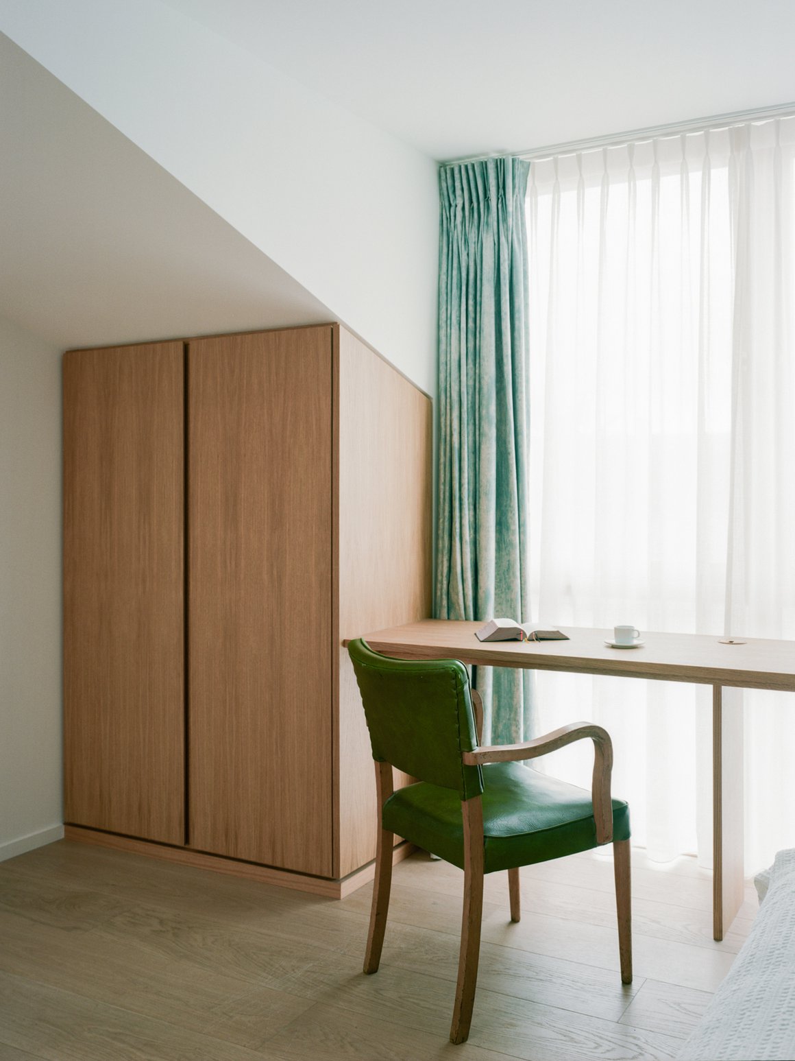 Matthew Lloyd Architects Vincentian Presbytery Lz Bedroom 02