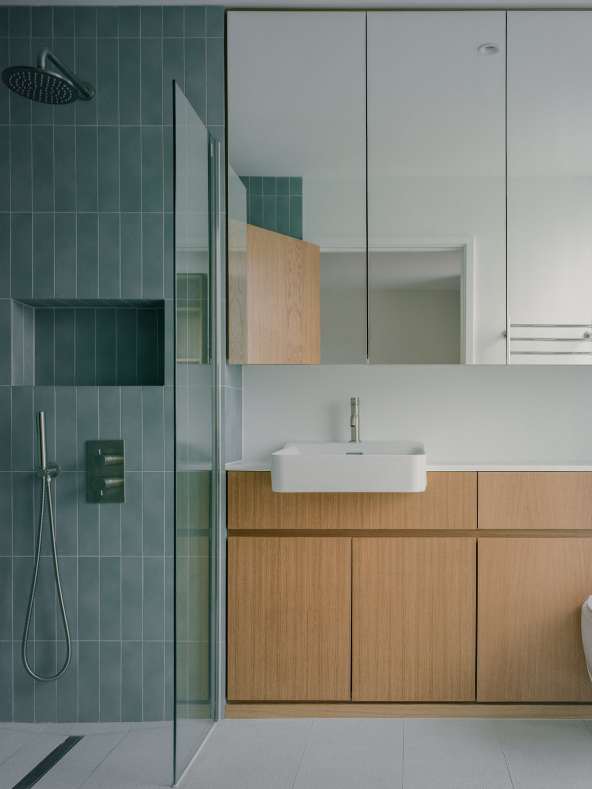 Matthew Lloyd Architects Vincentian Presbytery Lz Ensuite 01